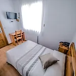 Casa de hóspedes Alvi 2*