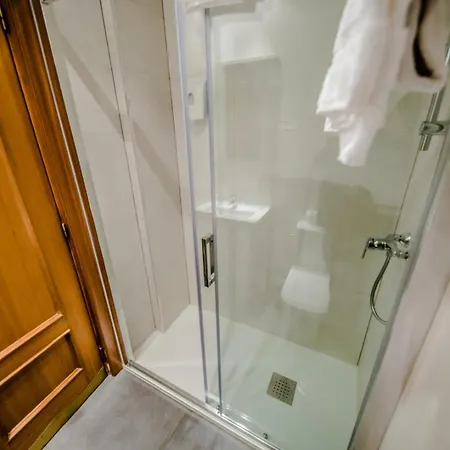 Alvi Guest house